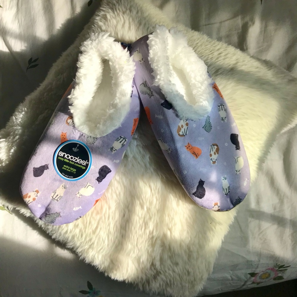 Snoozies Women's Cat Print Slippers - Purple